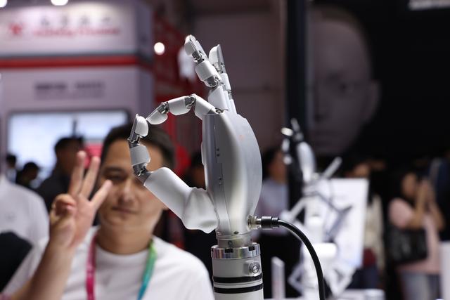 镜观中国·新华社国内新闻照片一周精选丨2025世界机器人大会在北京开幕（11）