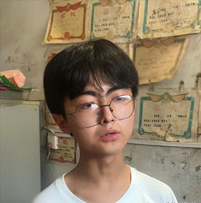 天崩开局，679分寒门贵子考上国防科技大学，恶心的一幕却出现了