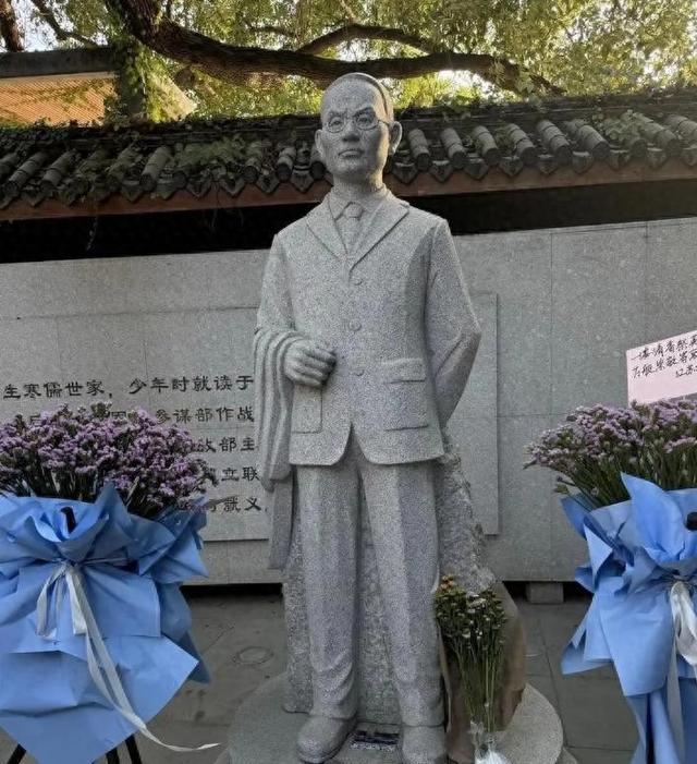 于和伟向吴石烈士致以敬意