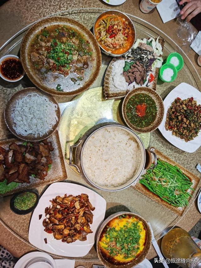 云南这座边境小城，慵懒与烟火，隔山望缅甸，一城吃遍东南亚