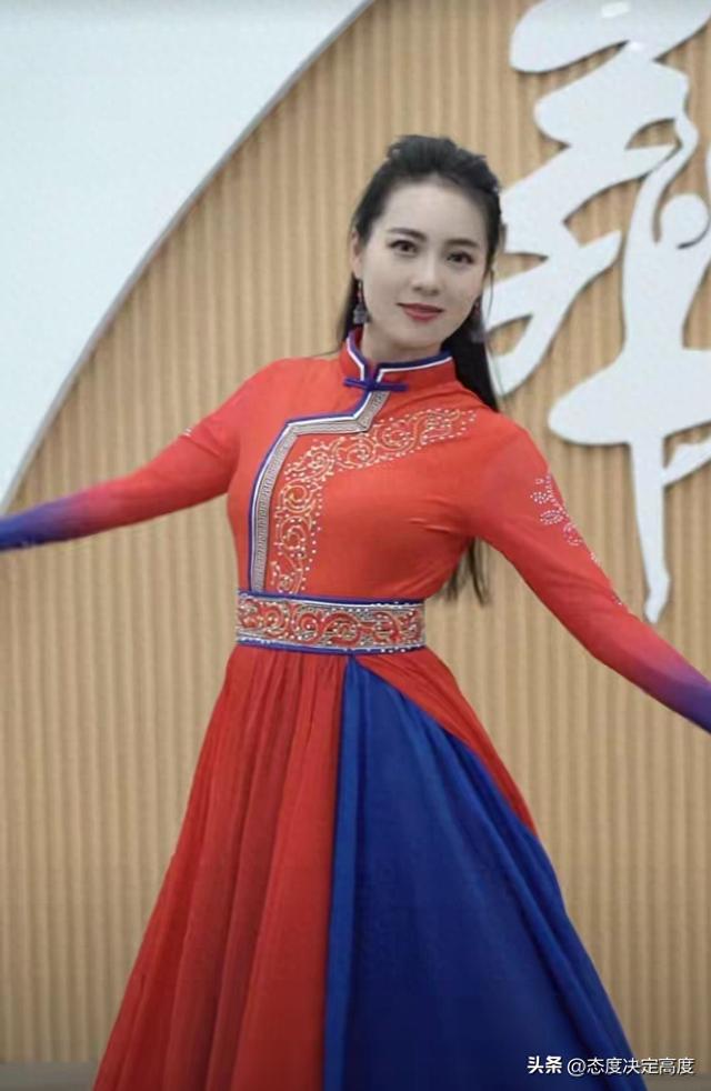 哇塞，她这天然美太绝了，高雅又自然，满满的中国美！