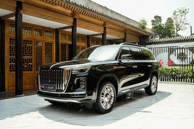 国产大型SUV，长近5米7+6座，配4.0T V8发动机，比库里南更霸气！