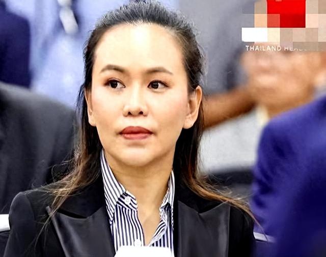 岱素丽是阿努廷秘书，她是佩通坦时期发言人，之前合作过阿努廷