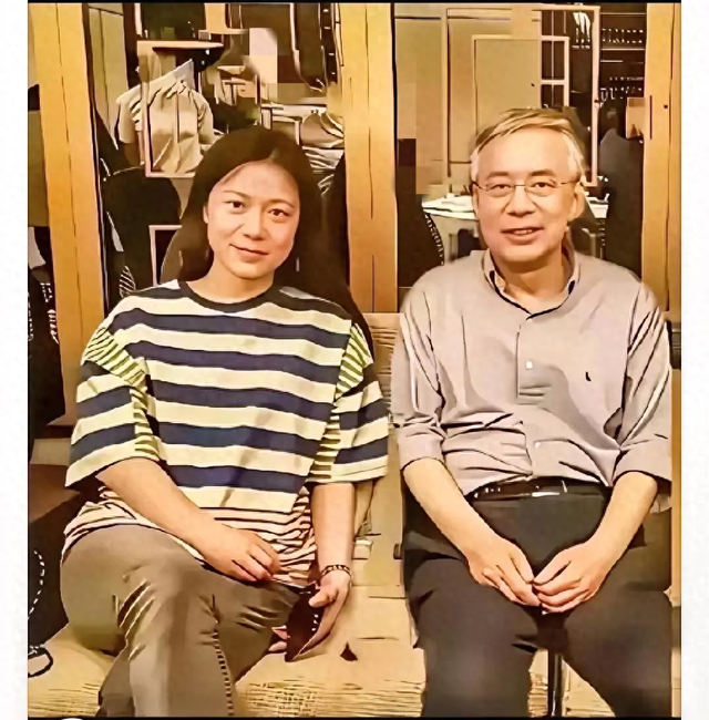 翁帆与杨振宁大儿子合照曝光，文质彬彬气质儒雅，比继母大20多岁