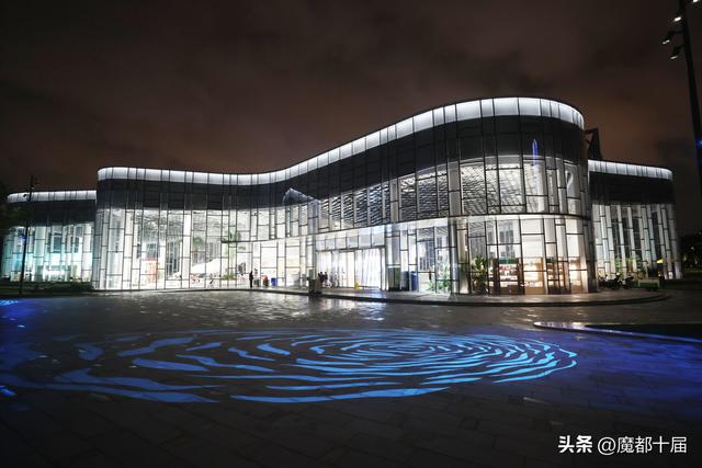 温室花园夜游启幕！下雨浇不灭游客热情