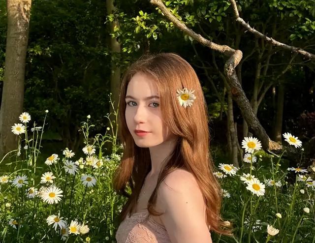 俄罗斯姑娘来中国旅游，回国发文称：中国的晚上太精彩了，别出门