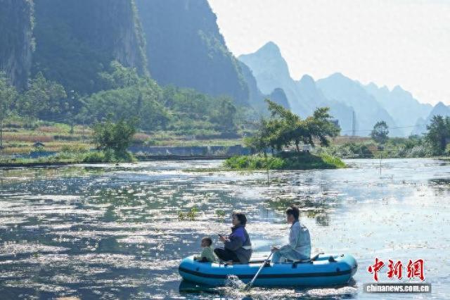 广西都安：澄江如练 花开如雪