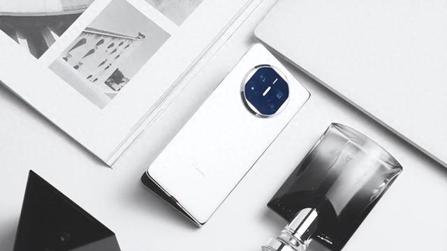 送礼新风向，华为Mate X5传递科技与品味