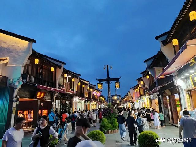 大无语！为啥杭州河坊街的美食又贵又难吃，却还能火成这样？