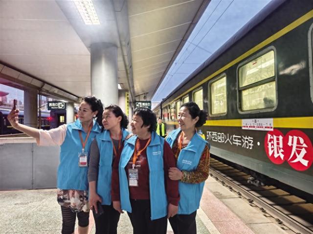 从“走马观花”到“慢享深游” 新“银发族”重塑旅游市场