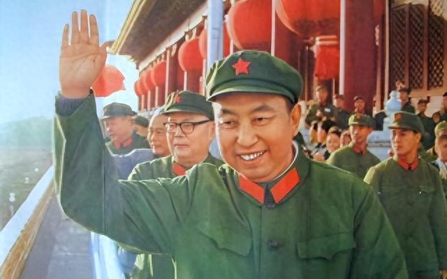 华国锋并没辞掉所有职务，最后保留了一项关键职务，是哪一项？