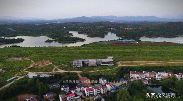 关于麻城大别山支线机场,是原址扩建还是另选新址?