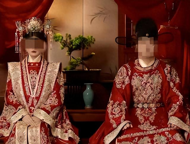 女教师跳楼越扒越寒心！同事曝猛料，在办公室早有暗示，细节扎心