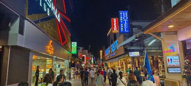 风月步行街——《泰国散 记》