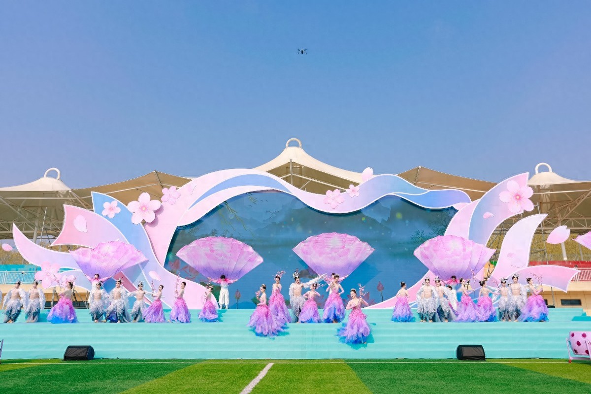 鹤舞樱飞 向新而行——2026樱花季鹤壁文旅推介大会开幕(图1) 鹤舞樱飞 向新而行——2026樱花季鹤壁文旅推介大会开幕(图1)