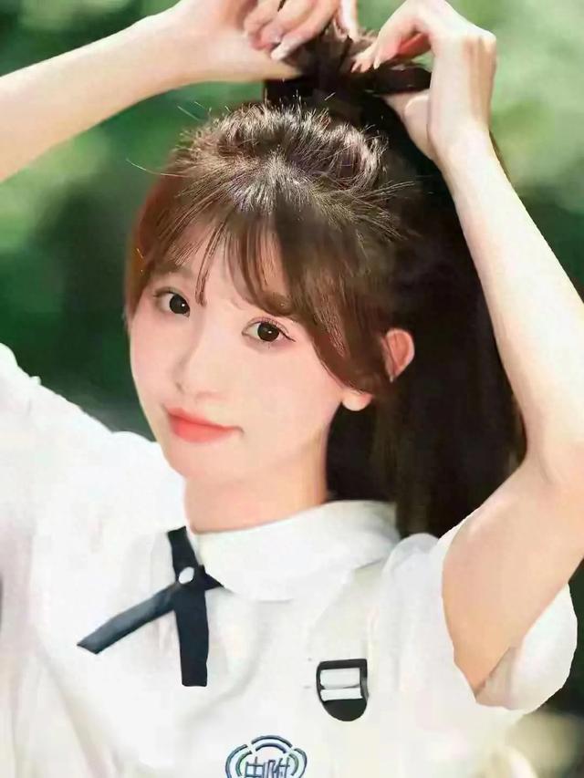 甘肃兰州一校花，楚楚动人，倾国倾城，这气质堪称校园天花板