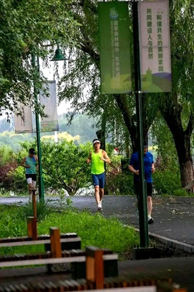 当中年男人开始频繁跑步，不是健身，是这5个“无声告白”！