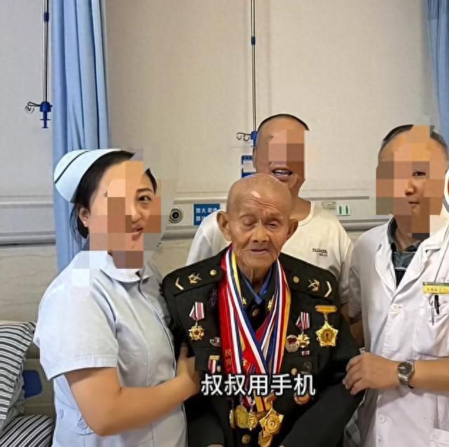 102岁抗战老兵看完阅兵后，当晚安详离世，致敬
