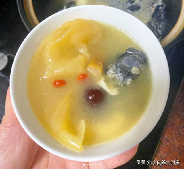 花胶黄芪炖乌鸡汤 2026年花胶黄芪炖乌鸡汤的做法