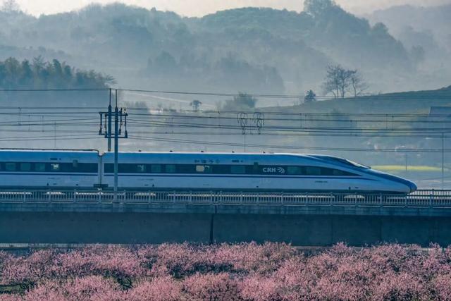 这条高铁火了！据说能“邂逅”李白和杜甫！