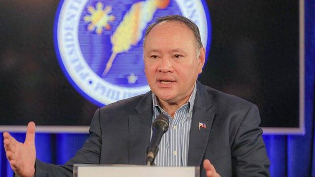 菲律宾军方得到美国指令，发动政变推翻马科斯，阻止亲华派上台？