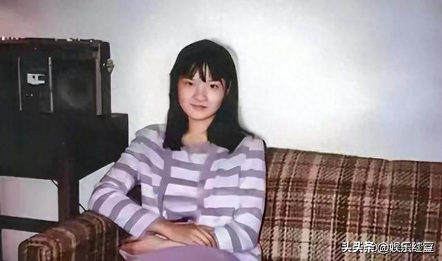 1980年，章含之女儿洪晃在北京留影	，她19岁，眉清目秀，气质不凡
