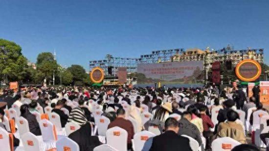 南丰公安：精锐尽出 护航蜜桔文化旅游节盛会