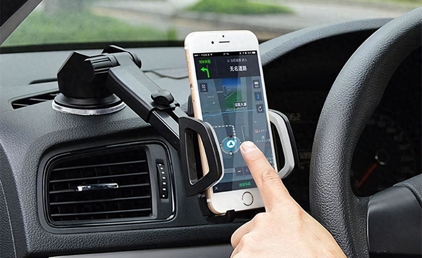 手机支架正确安装位置_仪表盘上方手机支架安全隐患_车载手机支架安装位置