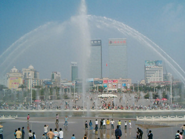 2005年的南昌，八一广场最动容的时代