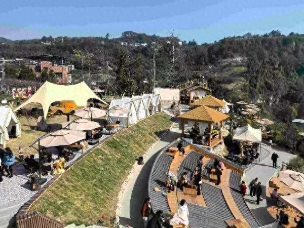 万州：城市阳台正迷人 “半山圈” 激活荒坡变消费热土