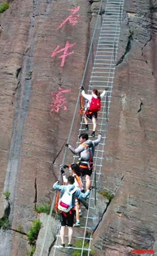 挑战丹霞绝壁！平江石牛寨“天梯挑战赛”火热开启 将持续至9月底