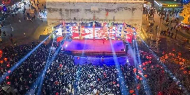 昨天去了趟鼓楼，一进门我就知道：来对了！这才是天津真正的味儿