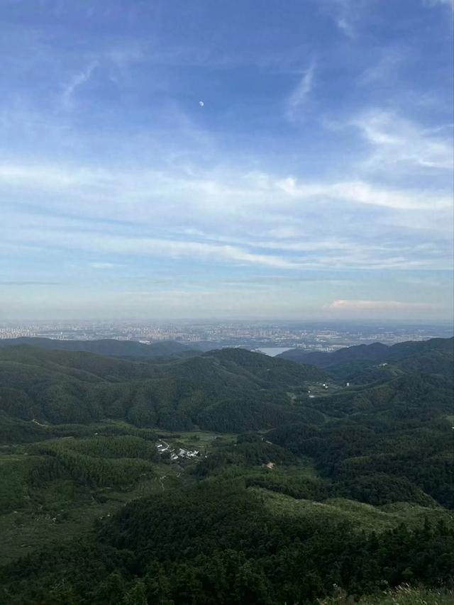 南昌梅岭封神！藏在市区的“小庐山”，40分钟直达的春日宝藏地