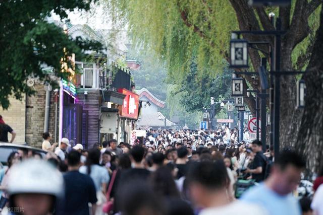 文旅产业严重过剩，复制粘贴的古镇还能骗我们多久？