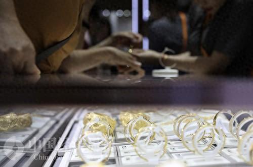 谁在决定黄金的价格