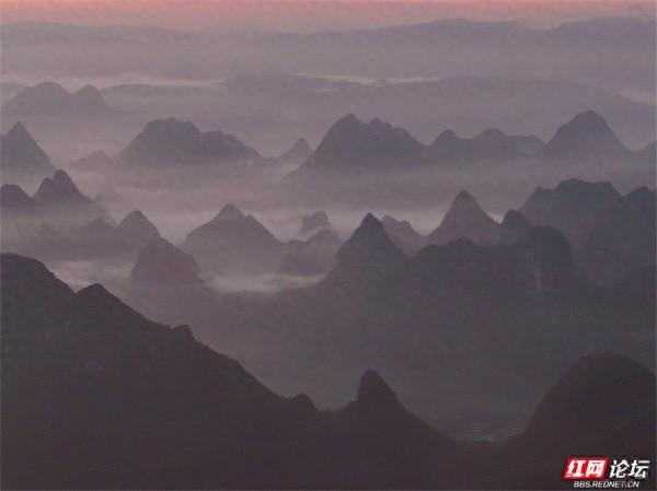 网友镜头下的桂林尧山：云海与日出交织的视觉盛宴