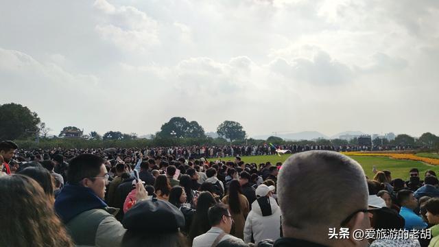 虚幻与真实：为什么大家都说没钱，节假日旅游的人却越来越多？