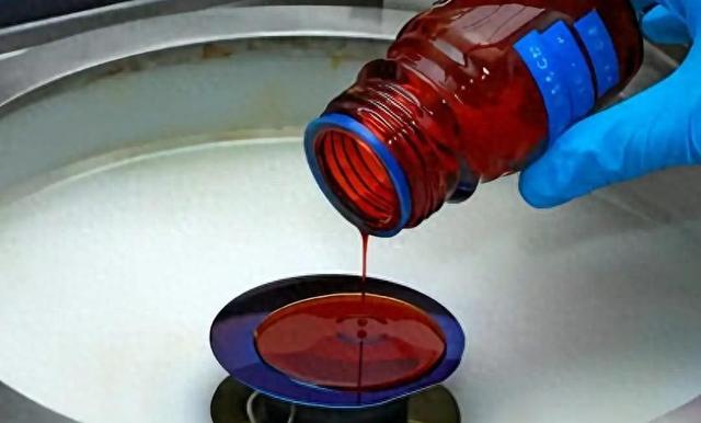 报复来了，高市准备出王牌：半导体制造关键材料，中方别想进口了