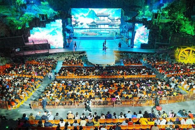 五一收官｜腾龙洞景区人气爆棚，欢乐与温暖双向奔赴，完美落幕！