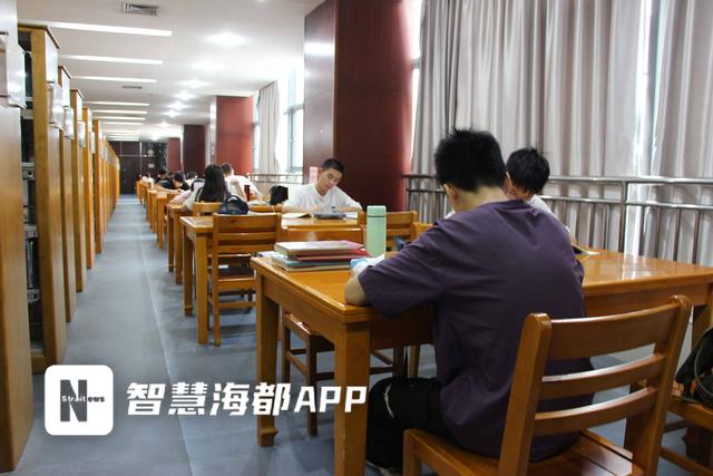 沉浸书海，图书馆成为福州人暑期热门打卡地