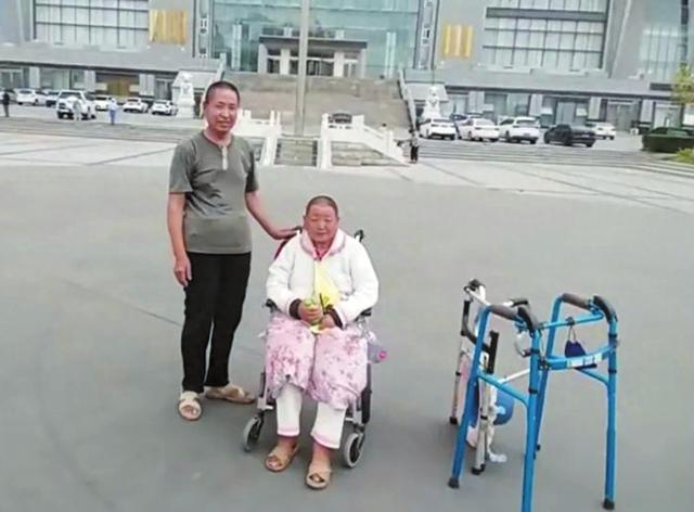 70岁硬汉的浪漫！宝鸡大爷带病妻自驾游9年
