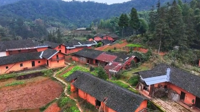 江津即将消失的古村落，土墙青瓦原汁原味，环境优美却留不住人