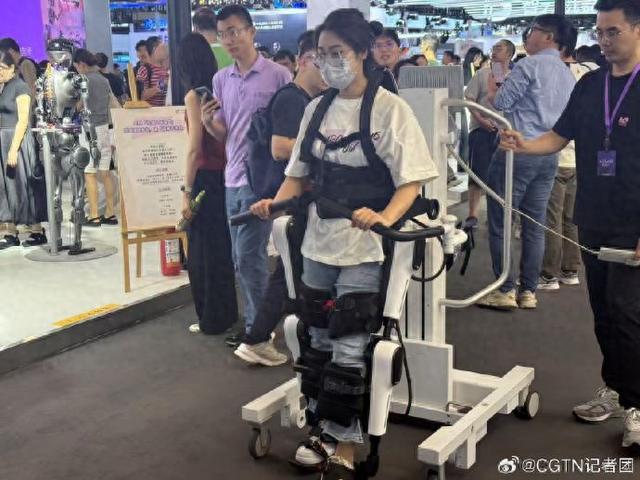 新奇展品亮相2025世界人工智能大会