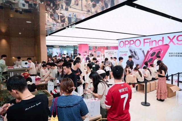 OPPO Find X9系列卖爆了，这下全网都在找追光红？