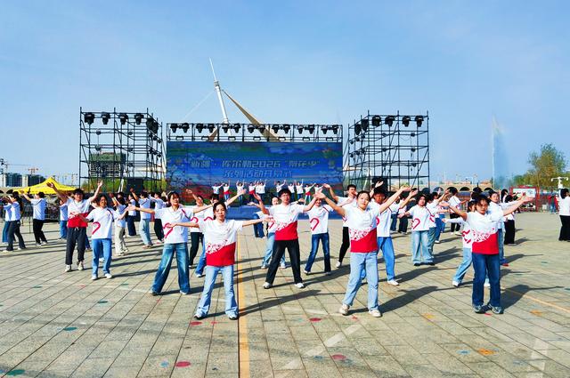 花满城人潮涌！库尔勒梨花季正式启幕啦！