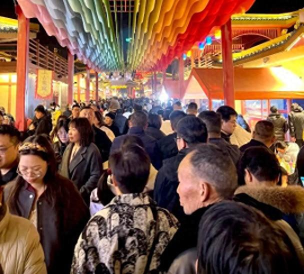 荥阳这些景点真火，假期人潮涌动太有年味儿