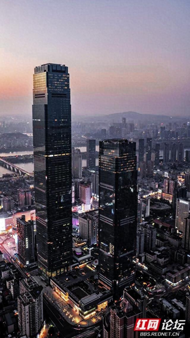 长沙夜影：一江之畔，古今双辉