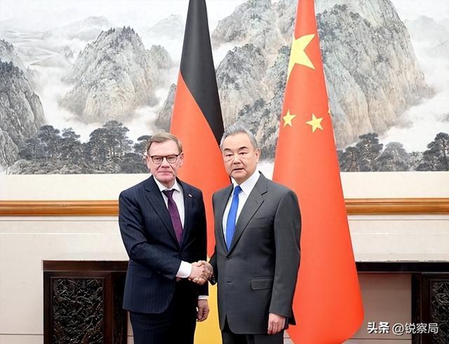 专机落地连谈三场！德外长当场给出许诺，要做中方可靠伙伴