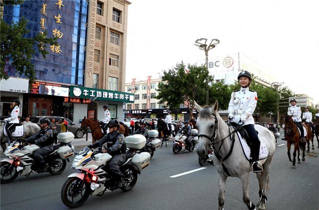 内蒙古第35届那达慕预热巡游活动火热开启