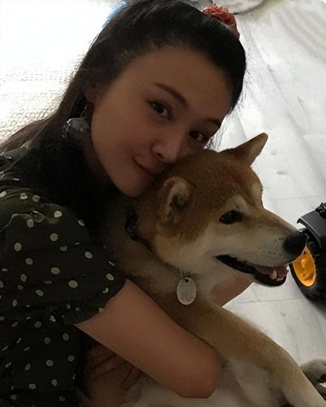 郑爽的生日是几月几号（郑爽近况曝光庆31岁生日 娱乐圈仅1人祝福真的感激）